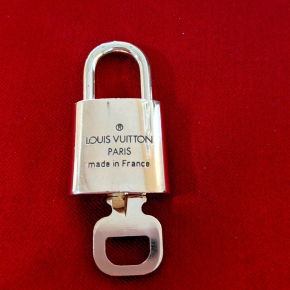 ✨🔐 # 308 Louis Vuitton padlock and key vintage - Picture 4 of 5